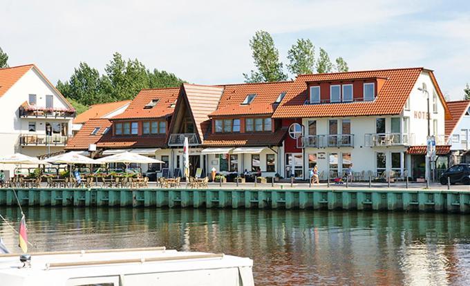 Hotel Zur Bruecke Greifswald Exterior photo