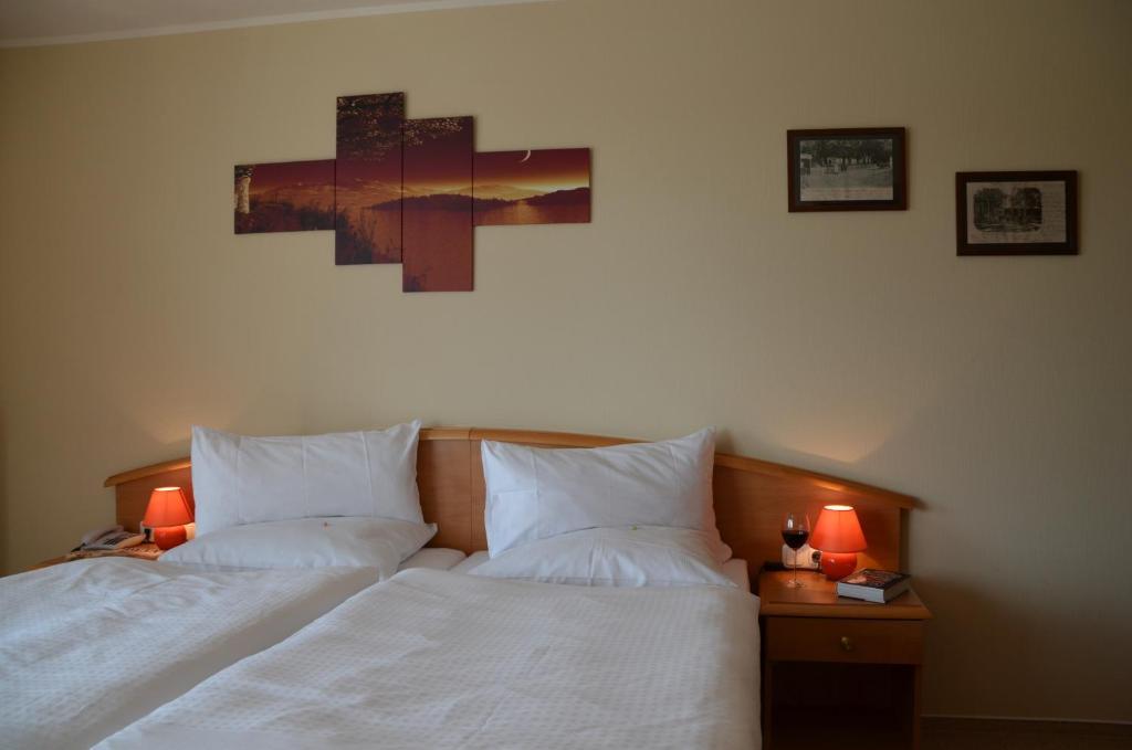 Hotel Zur Bruecke Greifswald Exterior photo